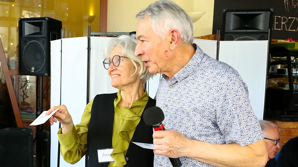 Prezes Włodzimierz Sładkowski wręczył uroczyście legitymacje członkowskie