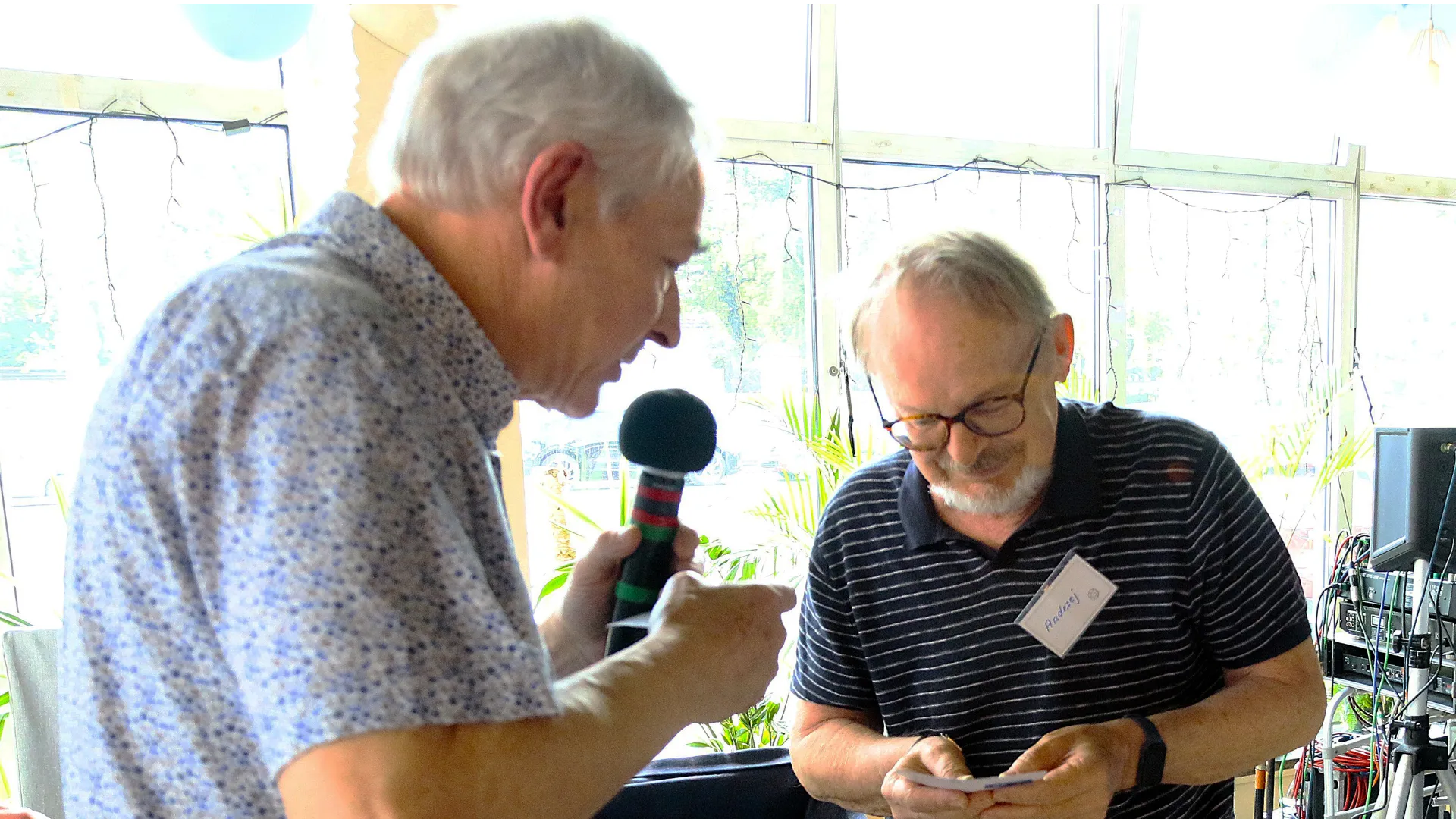 Prezes Włodzimierz Sładkowski wręczył uroczyście legitymacje członkowskie