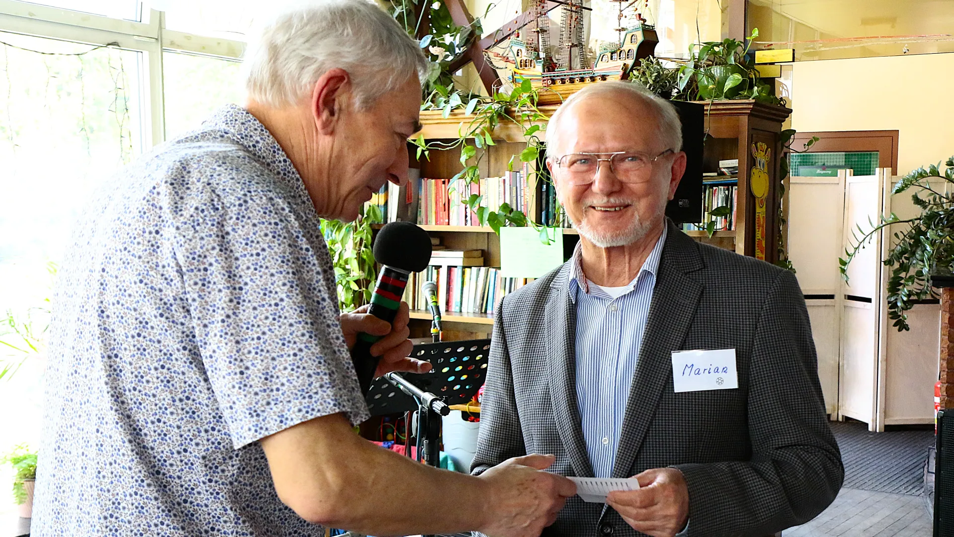 Prezes Włodzimierz Sładkowski wręczył uroczyście legitymacje członkowskie