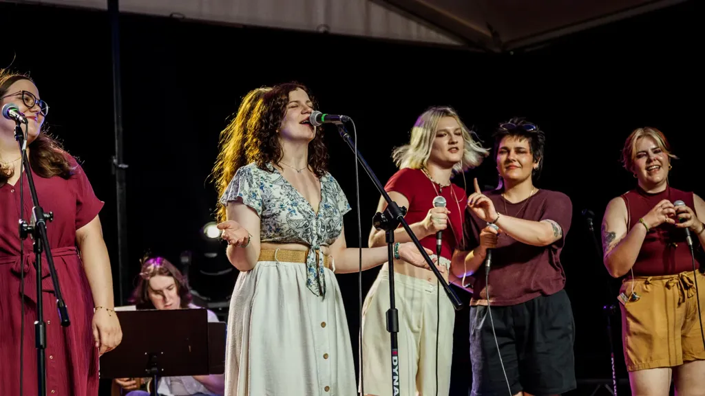 Oliwia Ciechacka, Aneta Koprowska i Serca Bitche