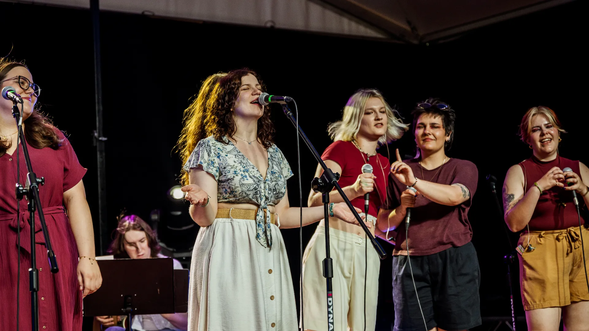Oliwia Ciechacka, Aneta Koprowska i Serca Bitche